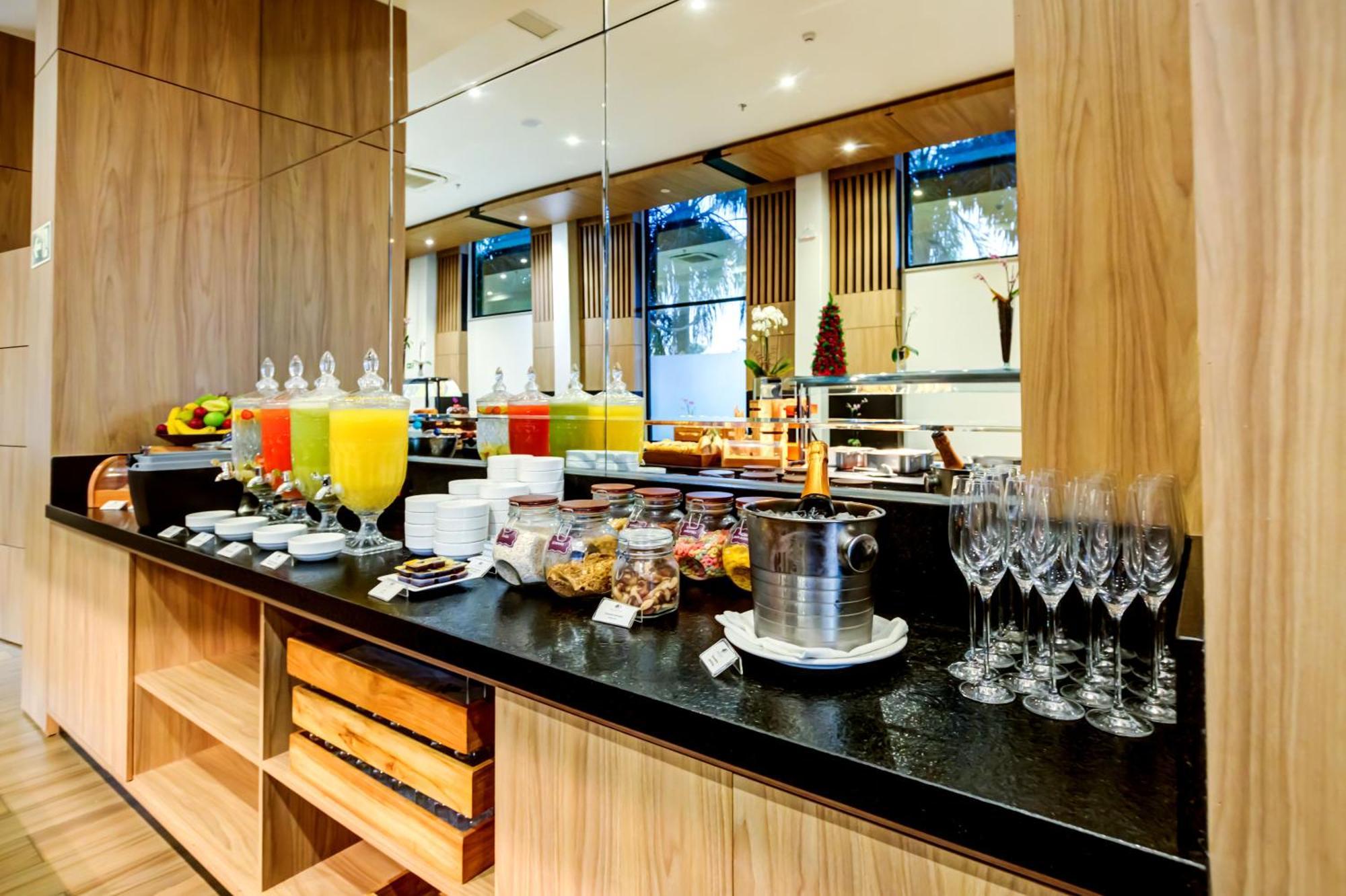Doubletree By Hilton - Resort - Foz Do Iguacu Luaran gambar The lounge at the airport