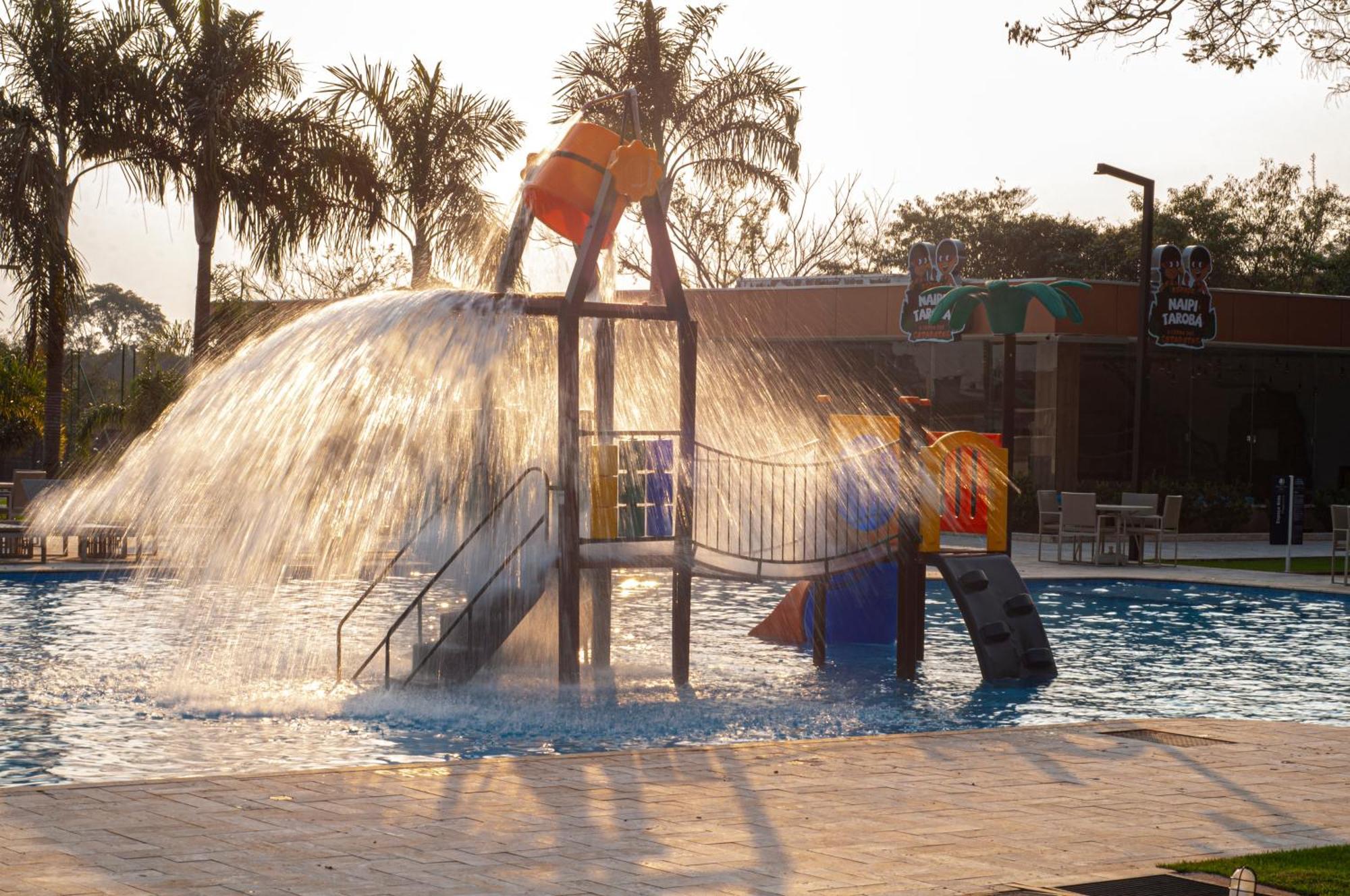 Doubletree By Hilton - Resort - Foz Do Iguacu Luaran gambar Splash pad at the Community Aquatic Center