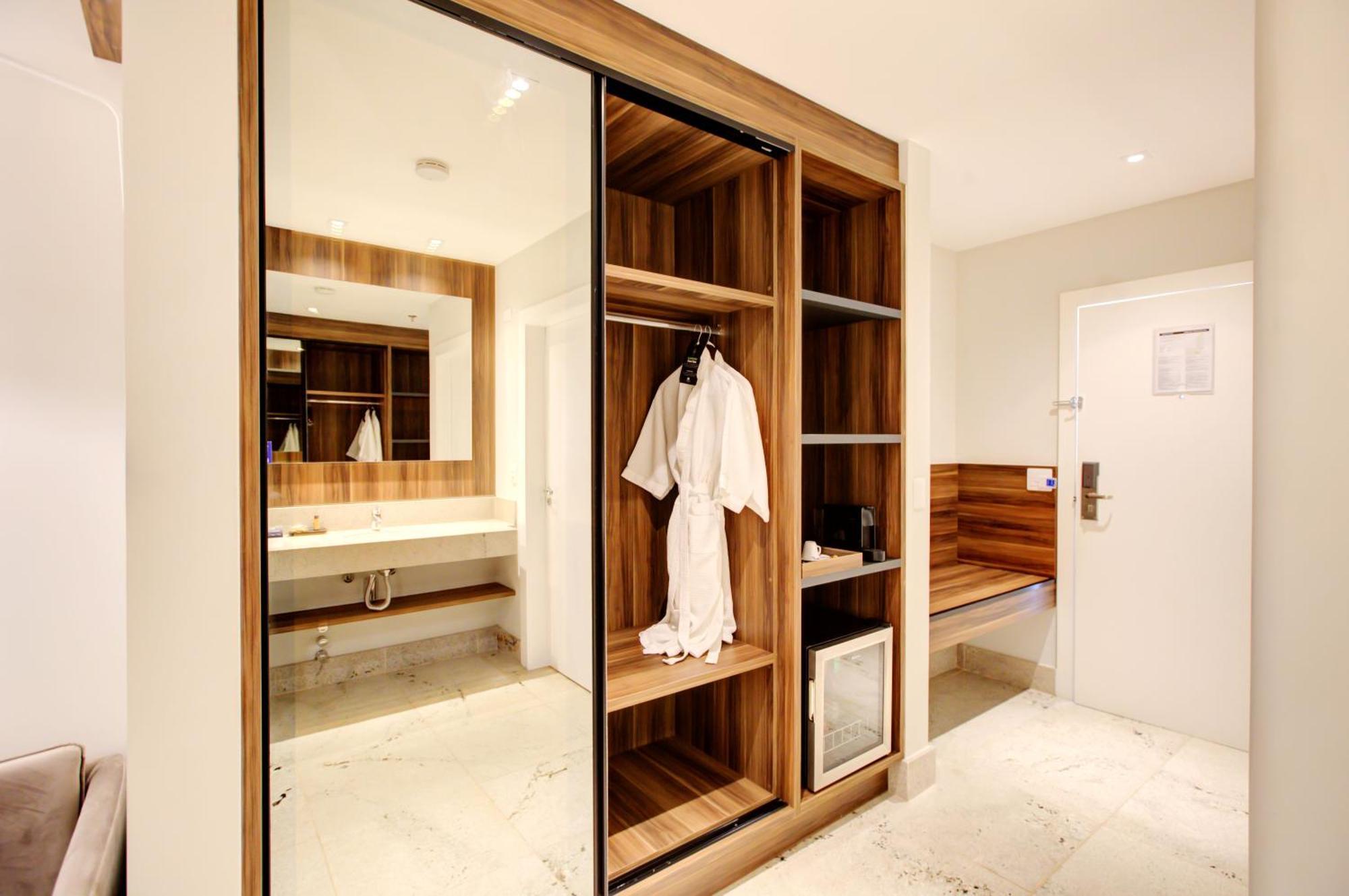 Doubletree By Hilton - Resort - Foz Do Iguacu Luaran gambar Sliding mirrored wardrobe doors